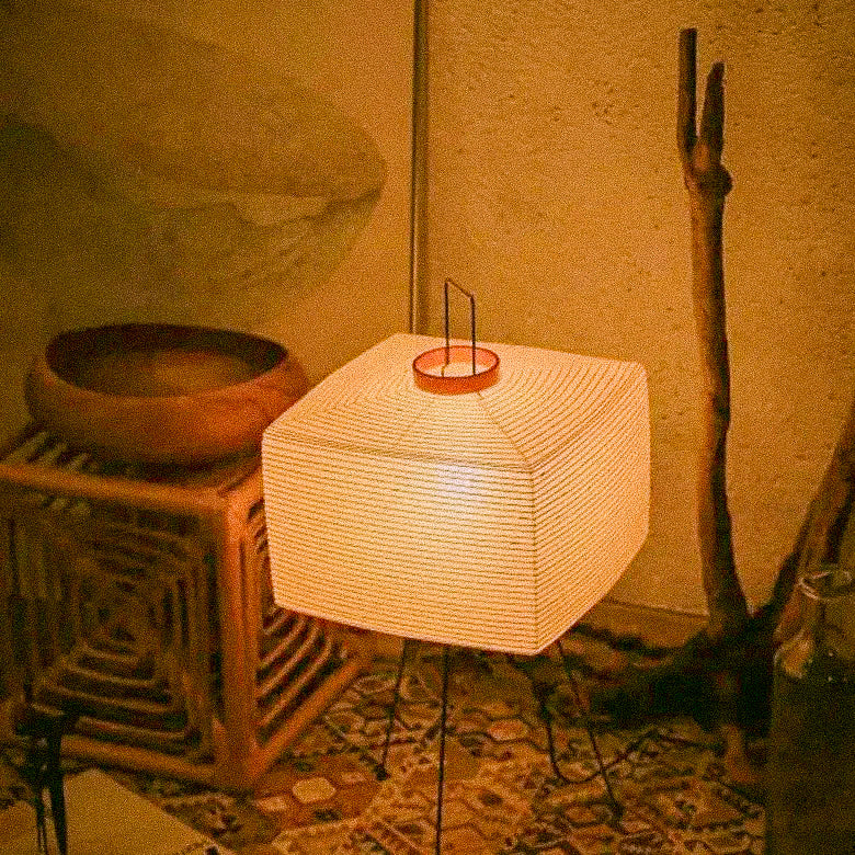 Yoko - Lampa de podea cu suport cubic