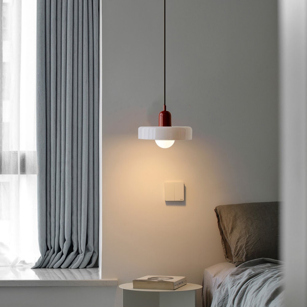 Lampă suspendată din sticlă colorată, design Bauhaus